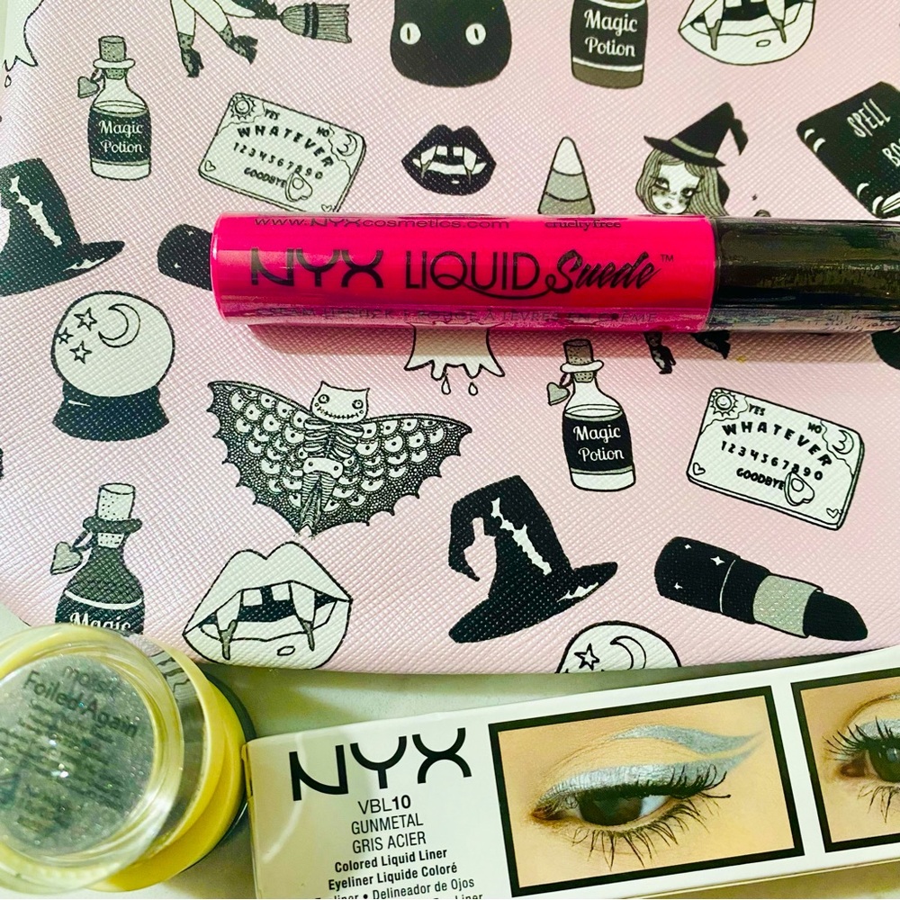 FULL SIZE Lipstick, Eyeliner, 2 shadows.